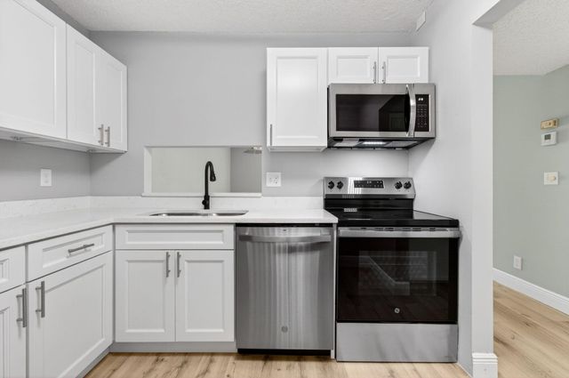 5430 Las Verdes Circle, Delray Beach, FL 33484