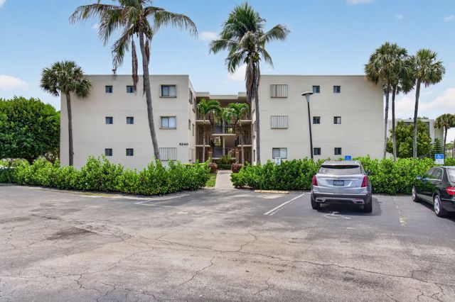 5430 Las Verdes Circle, Delray Beach, FL 33484