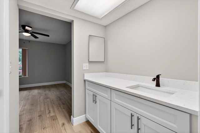 5430 Las Verdes Circle, Delray Beach, FL 33484