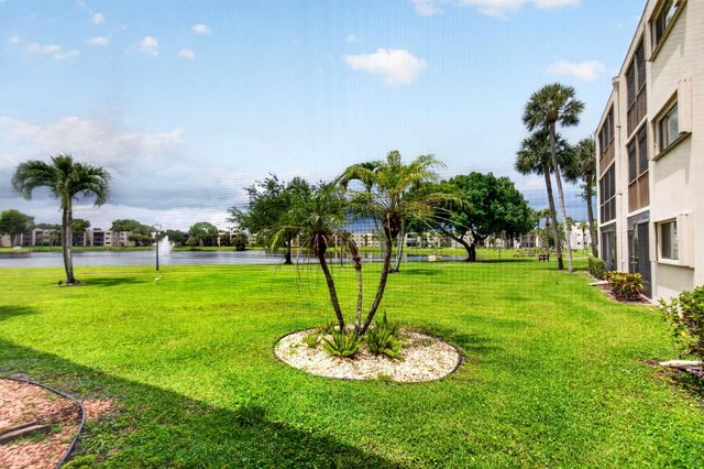 5430 Las Verdes Circle, Delray Beach, FL 33484