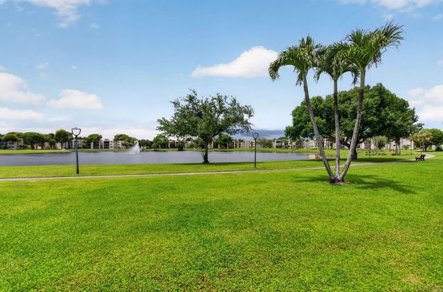 5430 Las Verdes Circle, Delray Beach, FL 33484