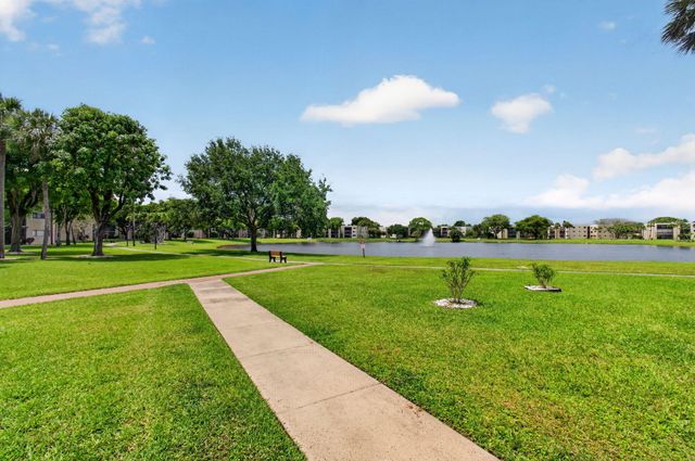 5430 Las Verdes Circle, Delray Beach, FL 33484