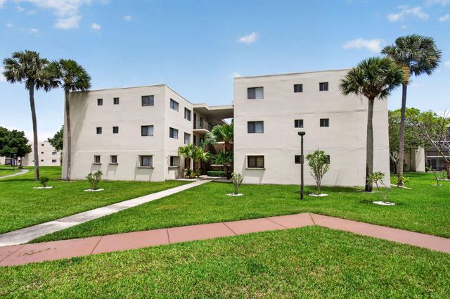 5430 Las Verdes Circle, Delray Beach, FL 33484