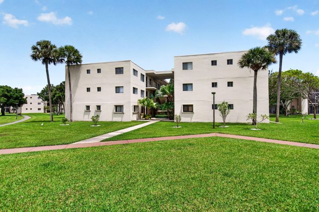 5430 Las Verdes Circle, Delray Beach, FL 33484