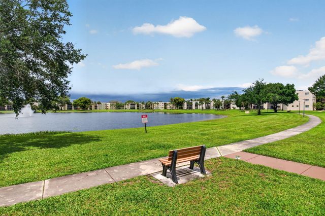 5430 Las Verdes Circle, Delray Beach, FL 33484