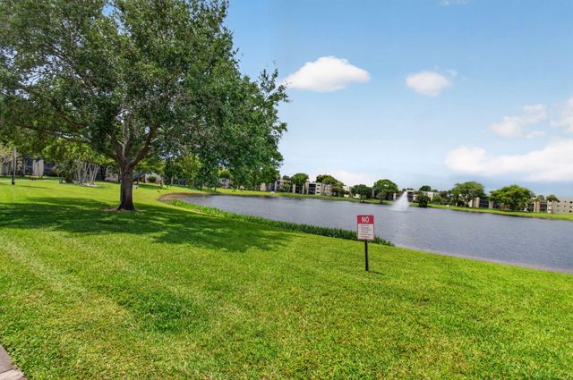 5430 Las Verdes Circle, Delray Beach, FL 33484