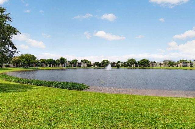 5430 Las Verdes Circle, Delray Beach, FL 33484