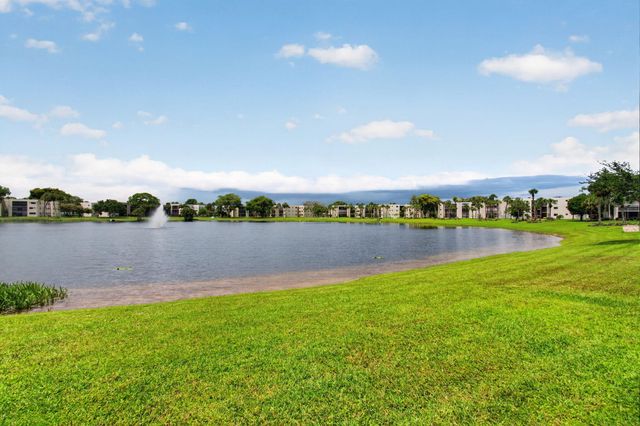 5430 Las Verdes Circle, Delray Beach, FL 33484