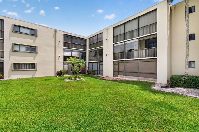 5430 Las Verdes Circle, Delray Beach, FL 33484