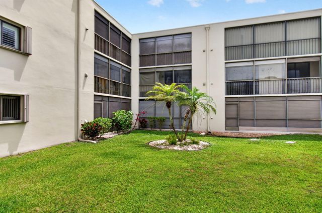 5430 Las Verdes Circle, Delray Beach, FL 33484