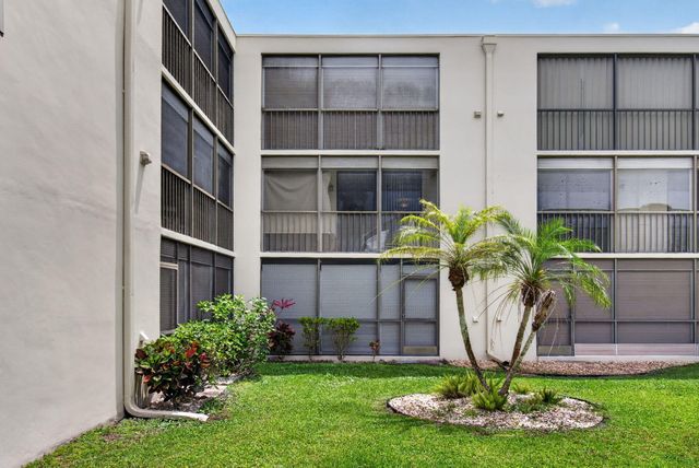 5430 Las Verdes Circle, Delray Beach, FL 33484