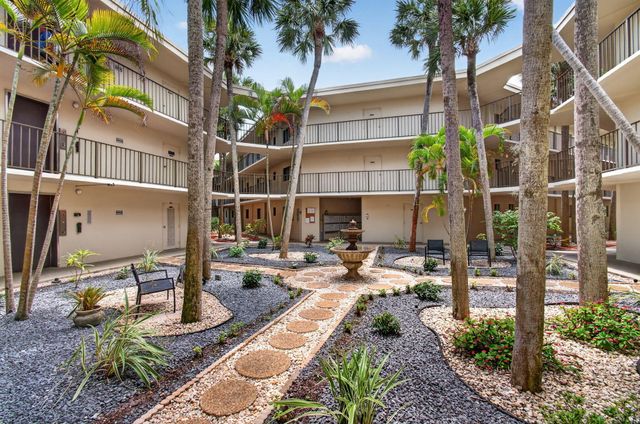 5430 Las Verdes Circle, Delray Beach, FL 33484