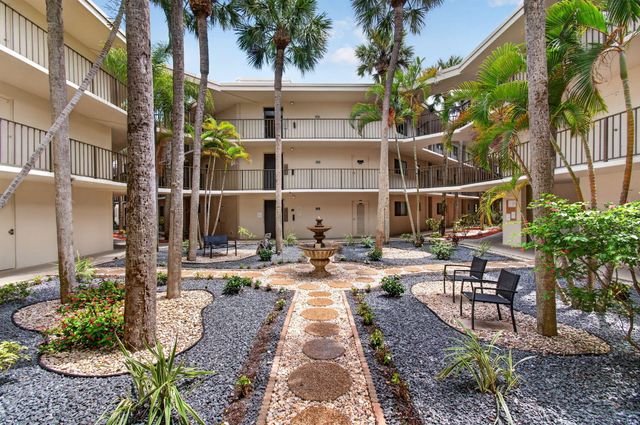 5430 Las Verdes Circle, Delray Beach, FL 33484