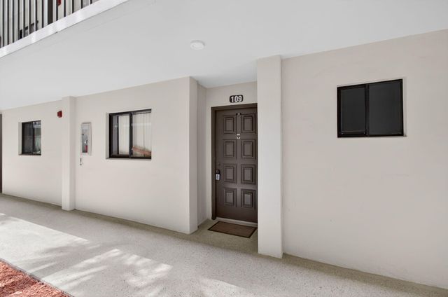 5430 Las Verdes Circle, Delray Beach, FL 33484