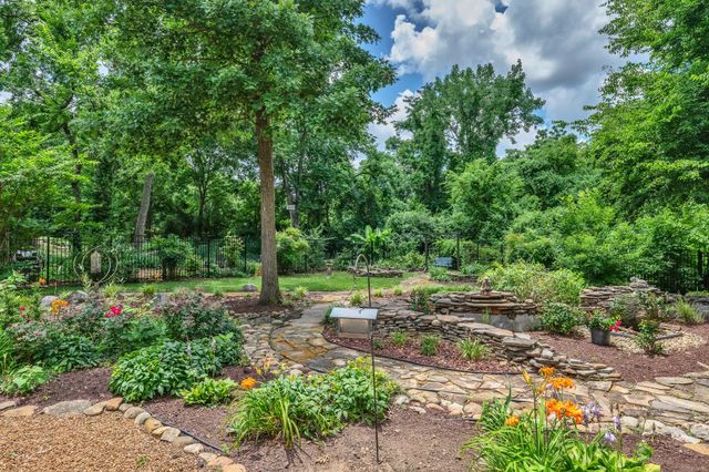 2039 Castleman Dr, Nashville, TN 37215