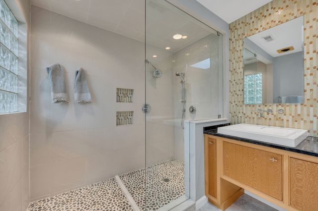 2039 Castleman Dr, Nashville, TN 37215
