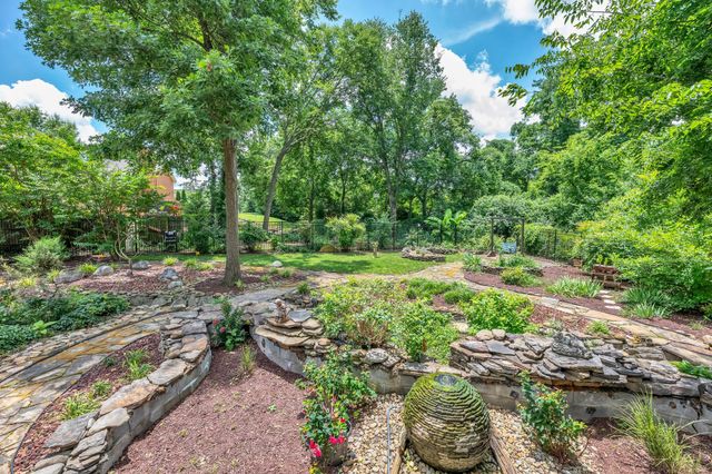 2039 Castleman Dr, Nashville, TN 37215