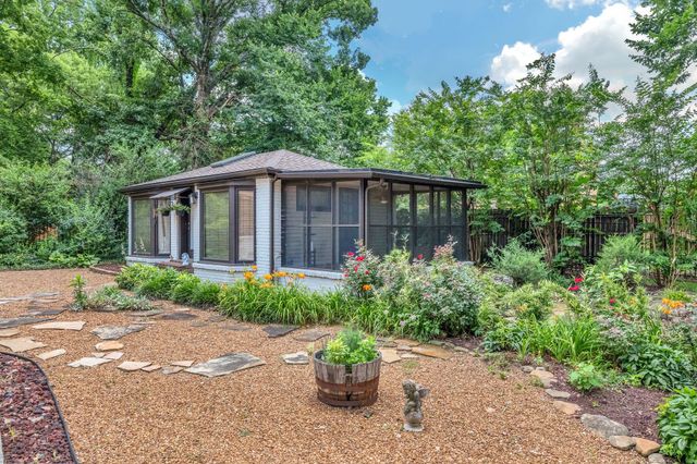 2039 Castleman Dr, Nashville, TN 37215