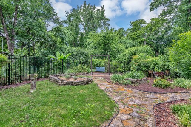 2039 Castleman Dr, Nashville, TN 37215