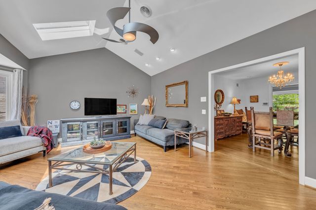 2039 Castleman Dr, Nashville, TN 37215