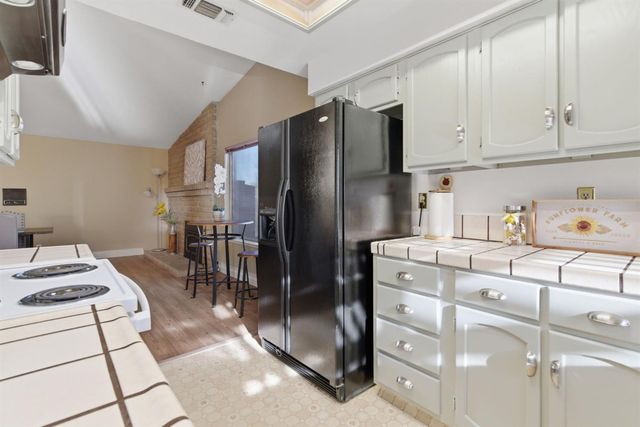 930 Kapareil Dr, Tracy, CA 95376