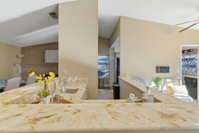 930 Kapareil Dr, Tracy, CA 95376