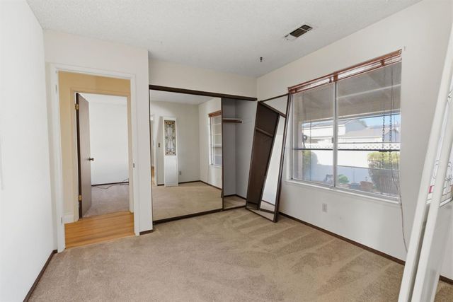 930 Kapareil Dr, Tracy, CA 95376