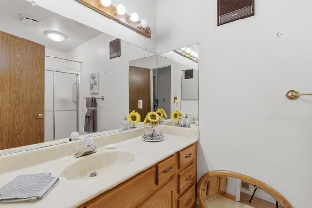 930 Kapareil Dr, Tracy, CA 95376