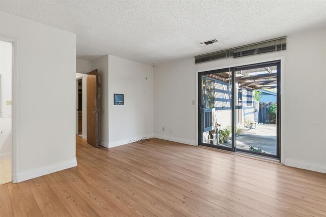 930 Kapareil Dr, Tracy, CA 95376