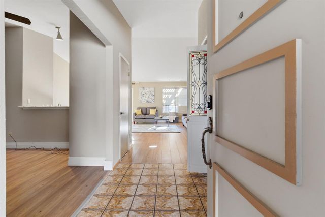 930 Kapareil Dr, Tracy, CA 95376