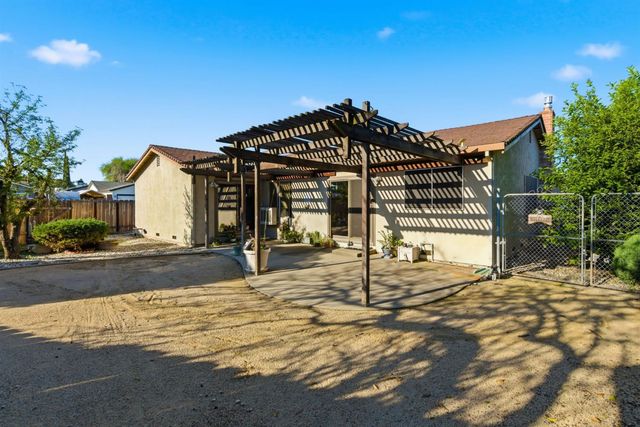 930 Kapareil Dr, Tracy, CA 95376