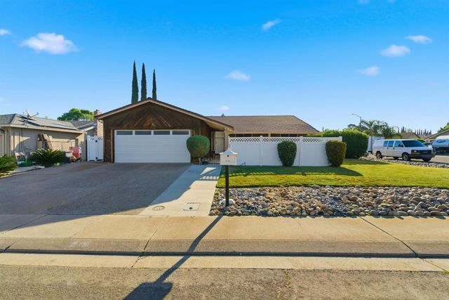 930 Kapareil Dr, Tracy, CA 95376