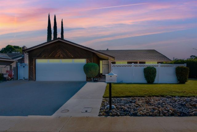 930 Kapareil Dr, Tracy, CA 95376