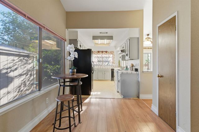 930 Kapareil Dr, Tracy, CA 95376