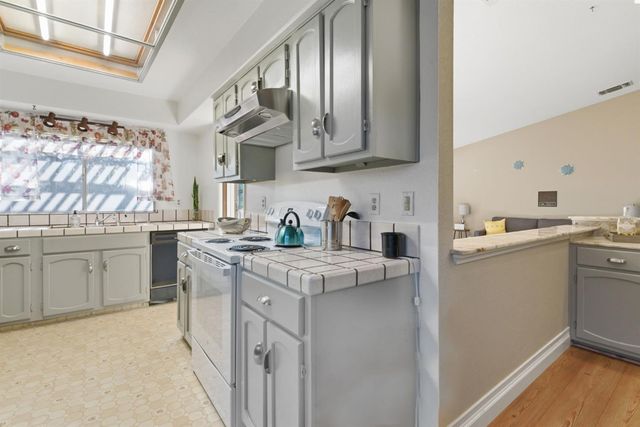 930 Kapareil Dr, Tracy, CA 95376