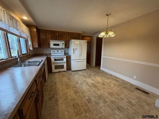 1445 County Road 2100 Road, Wilber, NE 68465