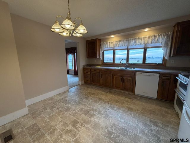 1445 County Road 2100 Road, Wilber, NE 68465