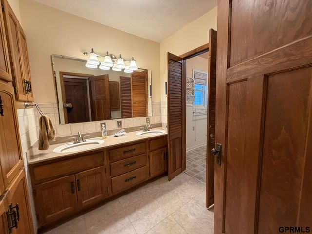 1445 County Road 2100 Road, Wilber, NE 68465