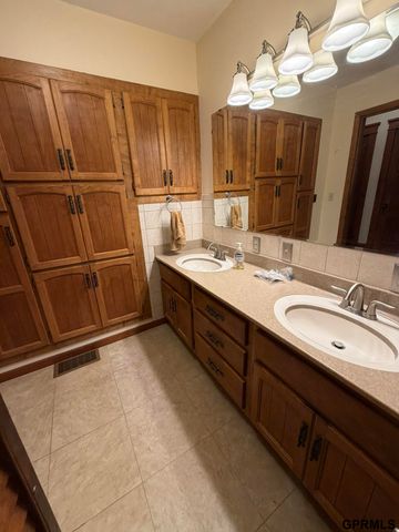 1445 County Road 2100 Road, Wilber, NE 68465