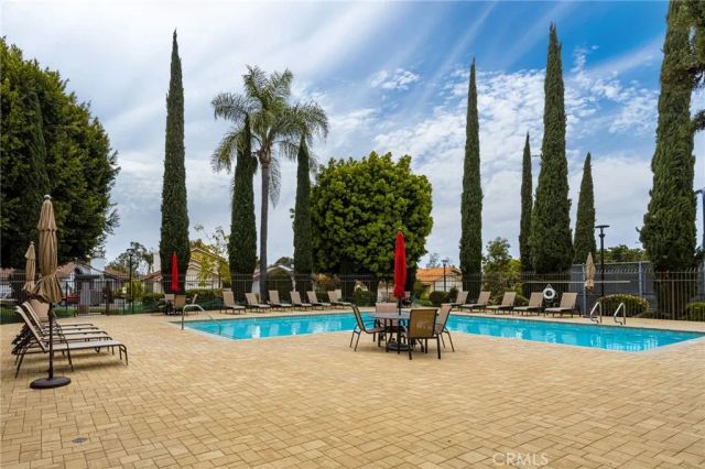33 Richmond, Irvine, CA 92620