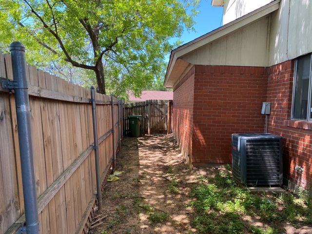 627 Overlook Court, Arlington, TX 76012