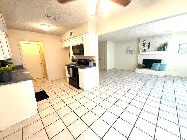 627 Overlook Court, Arlington, TX 76012