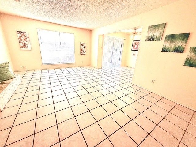 627 Overlook Court, Arlington, TX 76012
