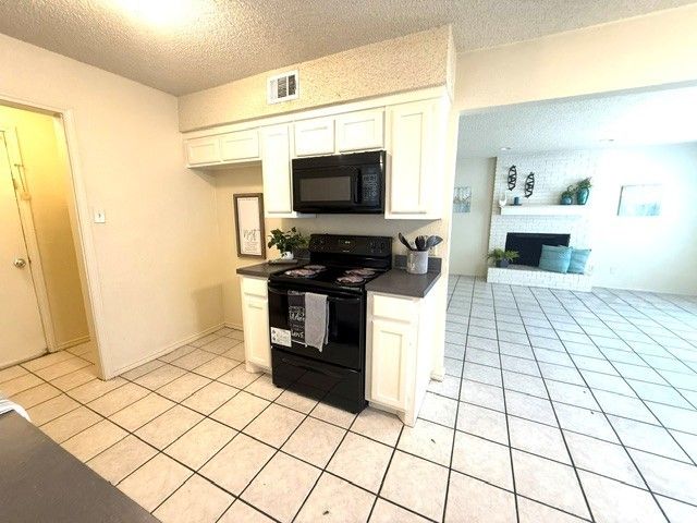 627 Overlook Court, Arlington, TX 76012