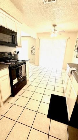 627 Overlook Court, Arlington, TX 76012