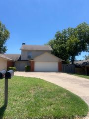 627 Overlook Court, Arlington, TX 76012