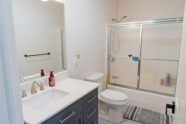 1262 Iowa Street, Pella, IA 50219