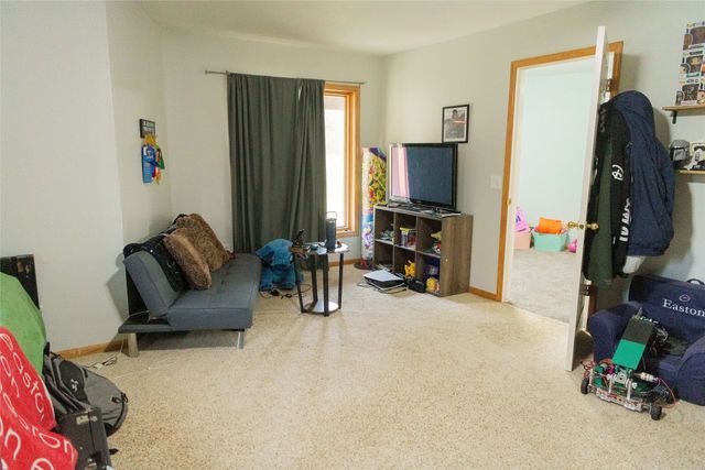 1262 Iowa Street, Pella, IA 50219