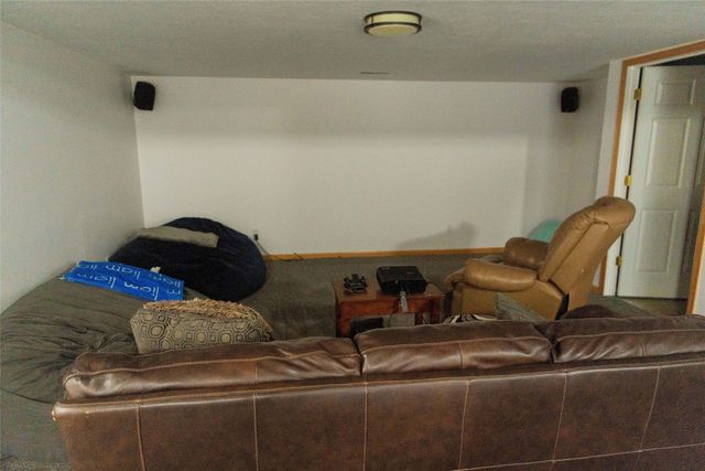 1262 Iowa Street, Pella, IA 50219