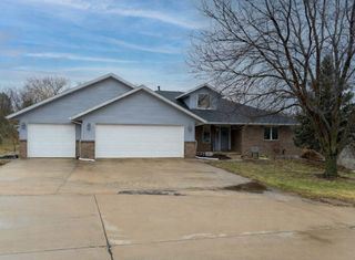 1262 Iowa Street, Pella, IA 50219